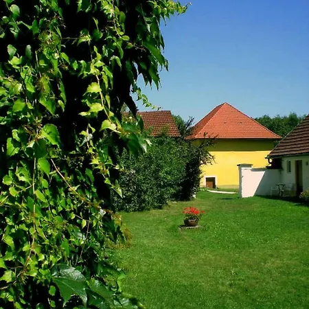 Guest house Skorianzhof 3*